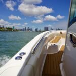 Boston Whaler 320 Outrage
