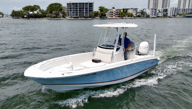2022 Boston Whaler 250 Dauntless – Like New