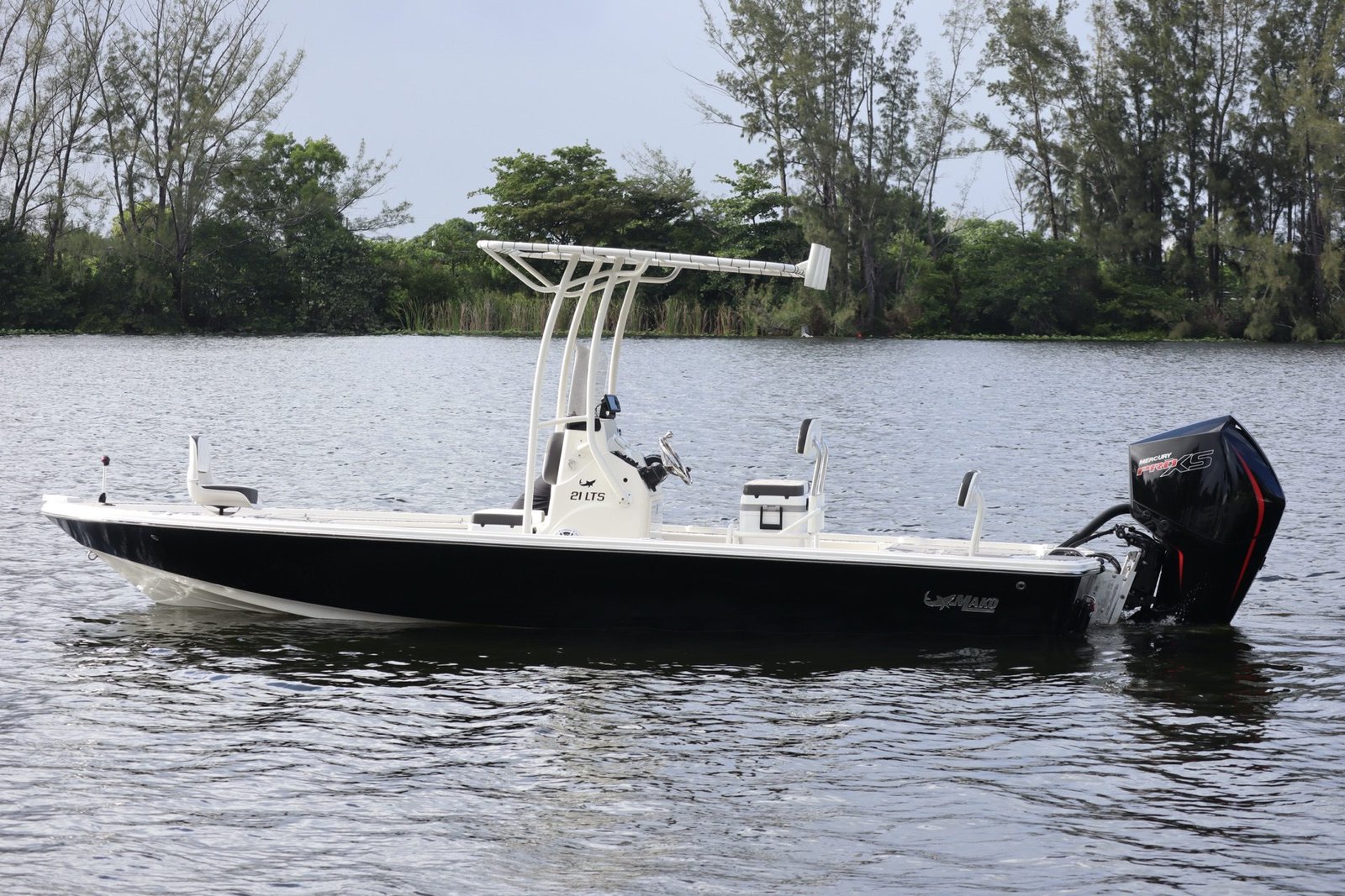 2019 Mako 21 LTS (MINT CONDITION)
