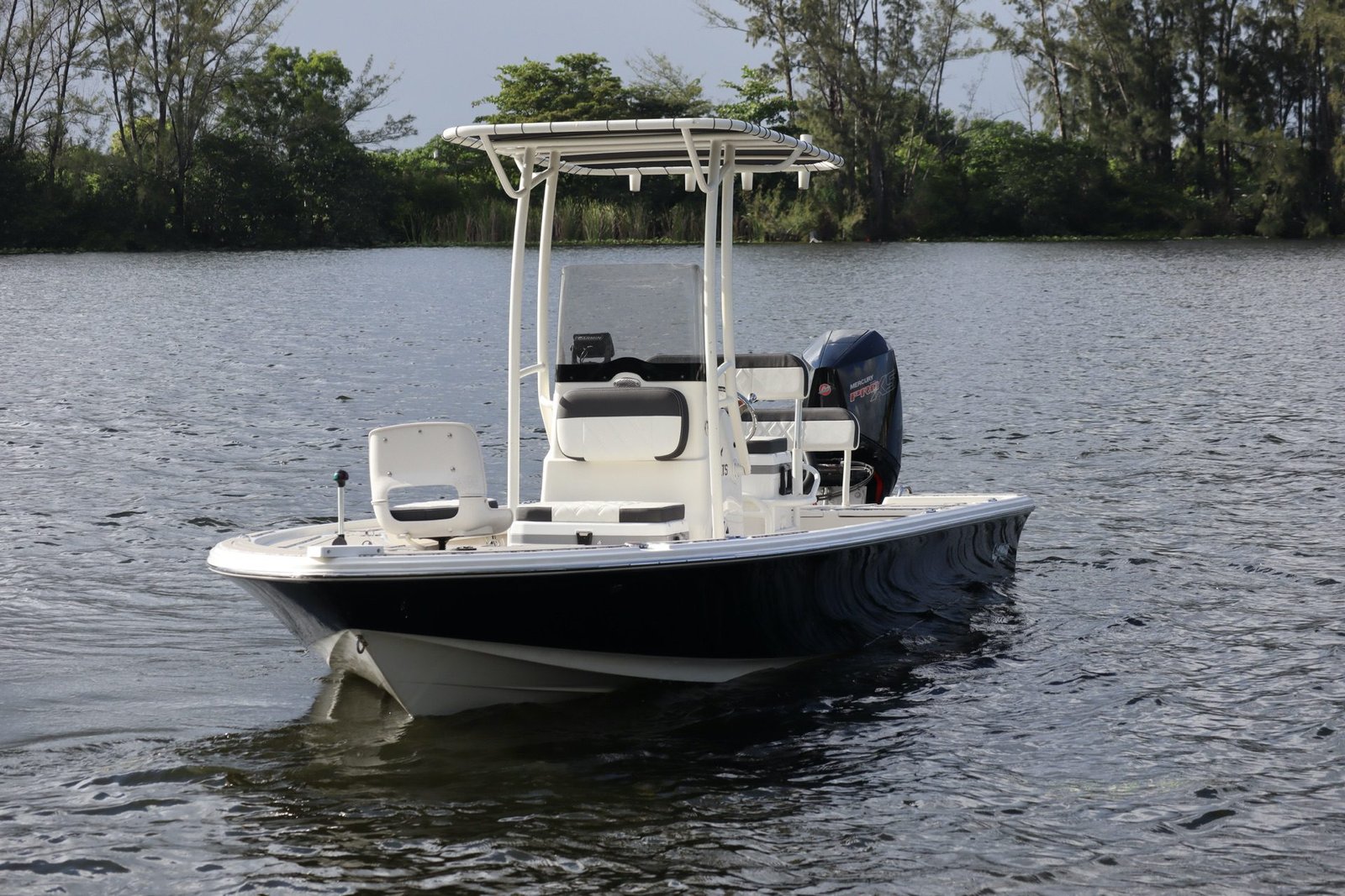 2019 Mako 21 LTS (MINT CONDITION)
