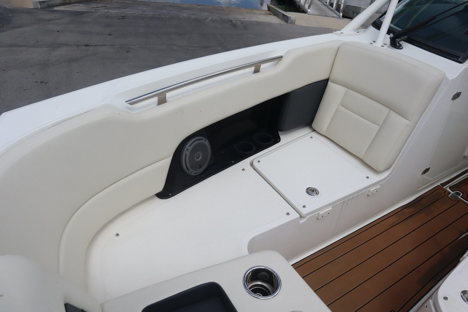 Boston Whaler 270 Vantage