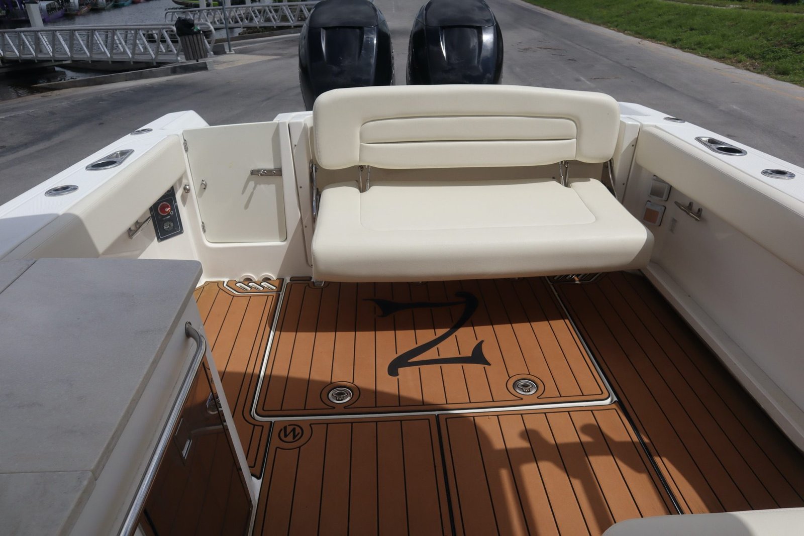 Boston Whaler 270 Vantage
