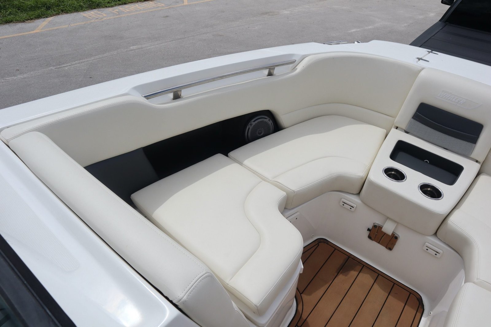 Boston Whaler 270 Vantage