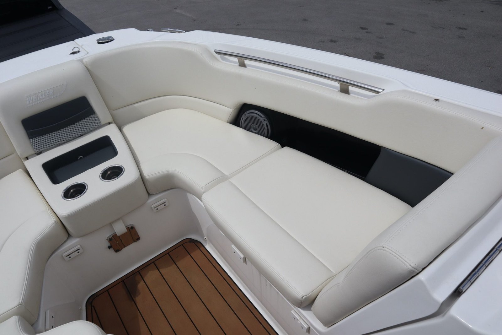 Boston Whaler 270 Vantage