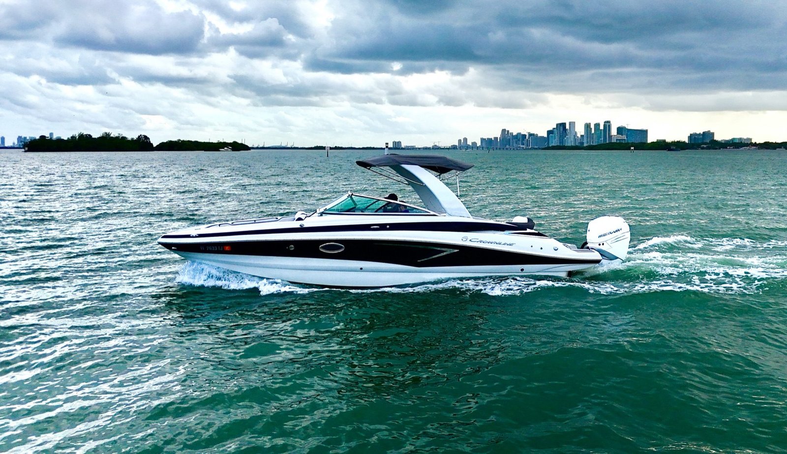 2023 Crownline 285 XS (PRISTINE CONDITIONS)
