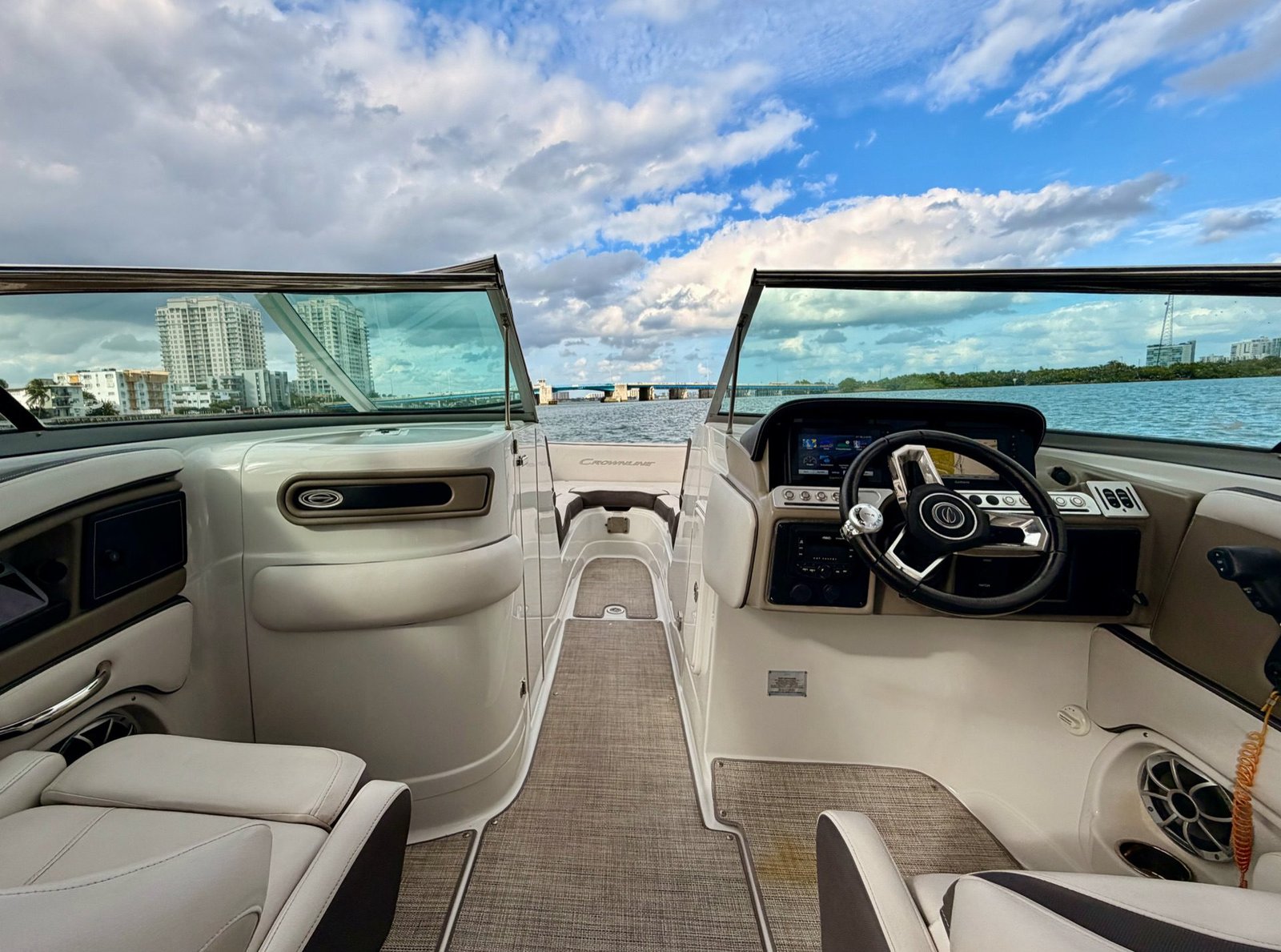 2023 Crownline 285 XS (PRISTINE CONDITIONS)