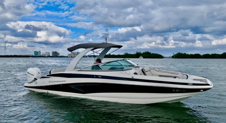 2023 Crownline 285 XS (PRISTINE CONDITIONS)