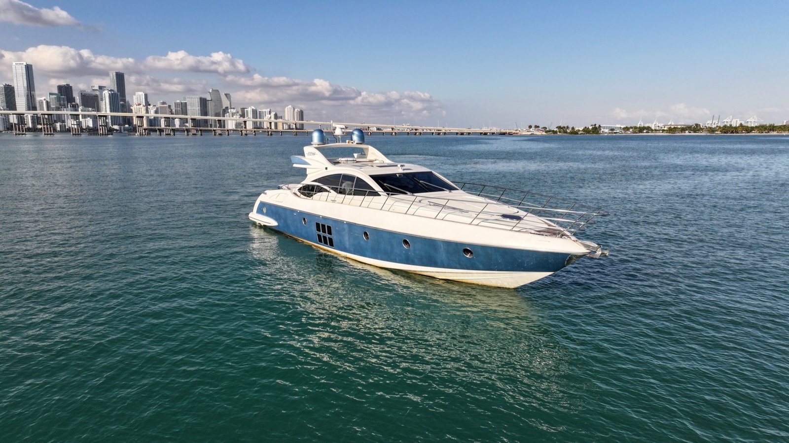2003 Azimut 68S (Pristine Conditions)