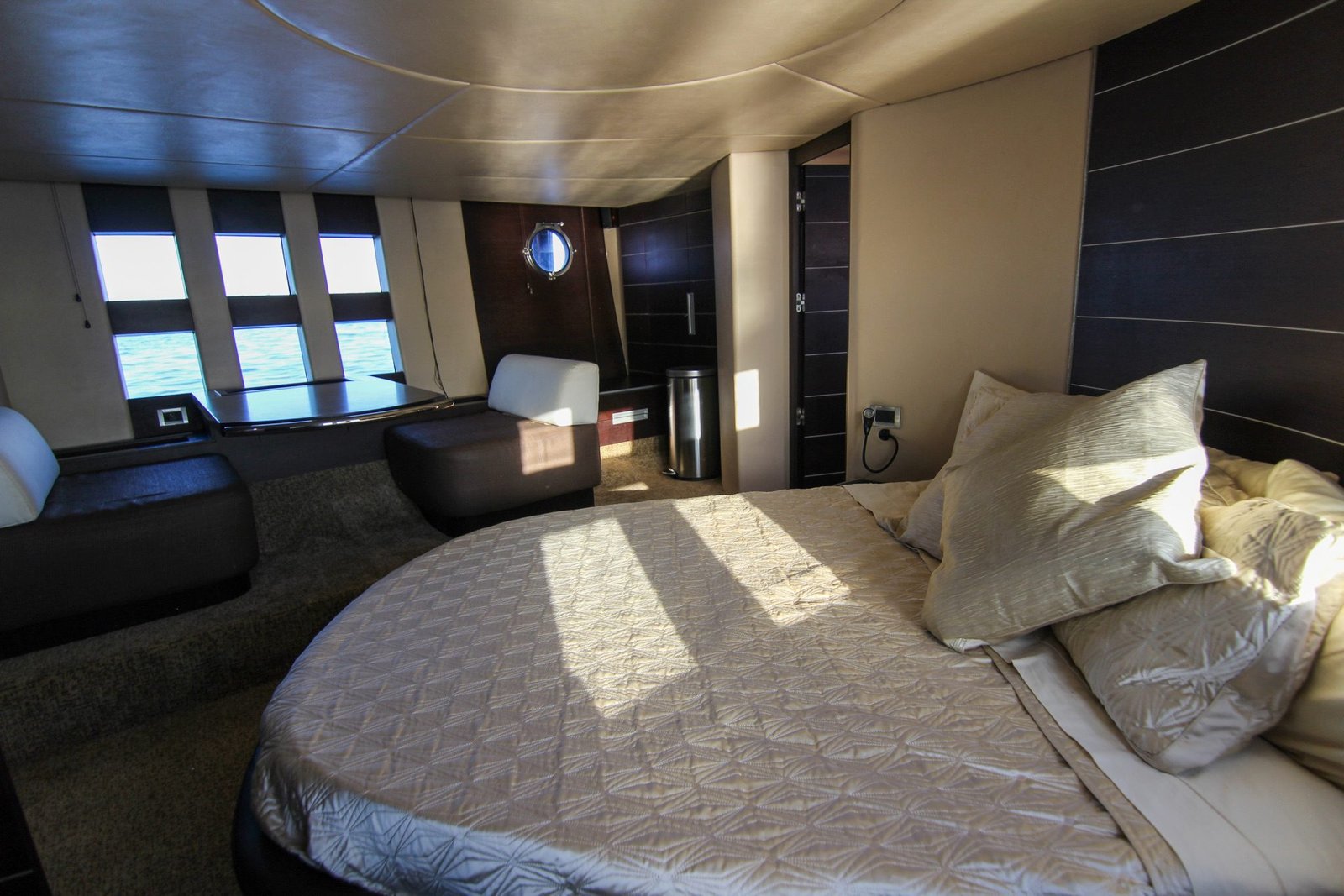 2003 Azimut 68S (Pristine Conditions)