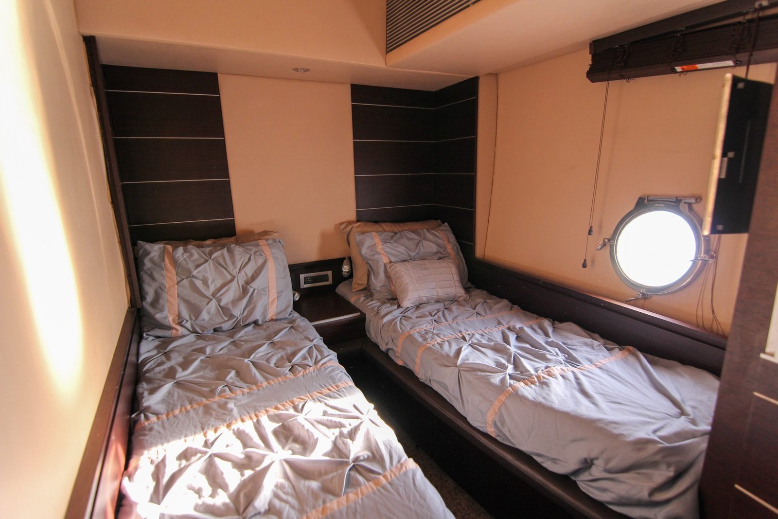 2003 Azimut 68S (Pristine Conditions)