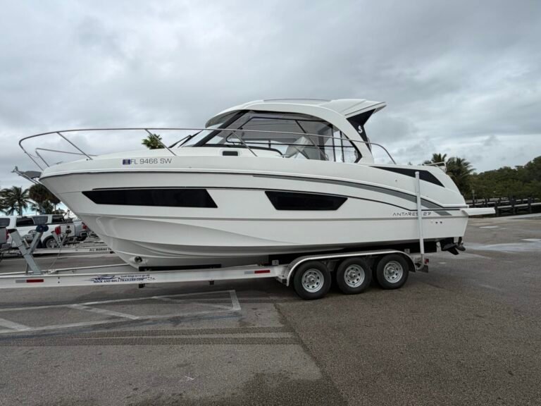 2021 Beneteau 27 Antares powered by Twin Mercury 200hp 4