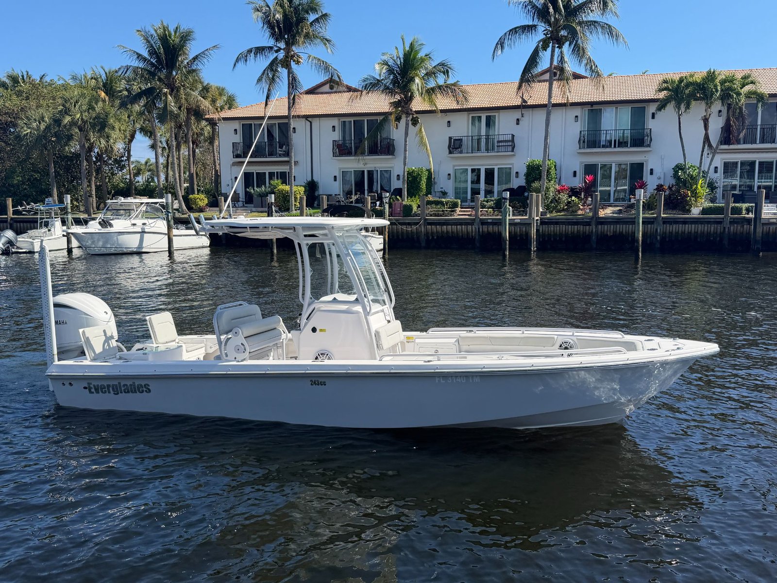 2023 Everglades 243CC