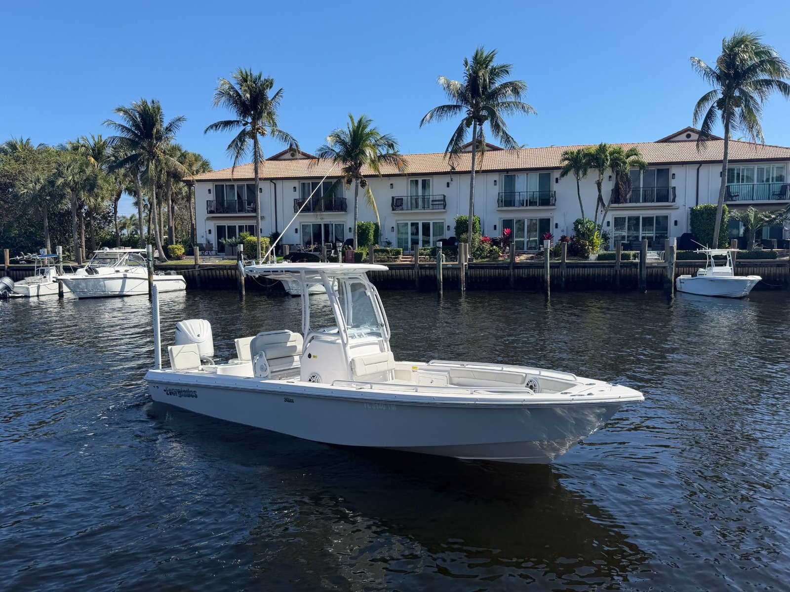 2023 Everglades 243CC