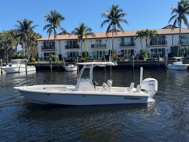 2023 Everglades 243CC