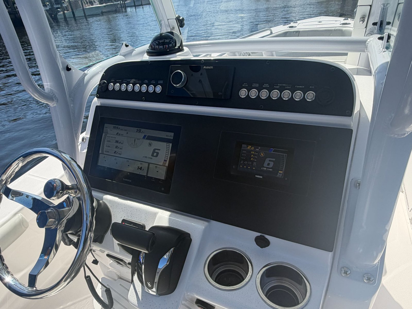 2023 Everglades 243CC