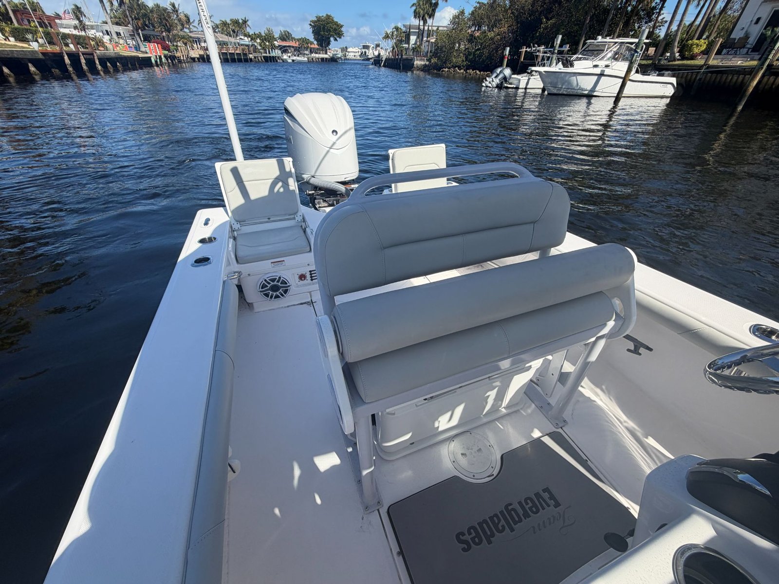 2023 Everglades 243CC