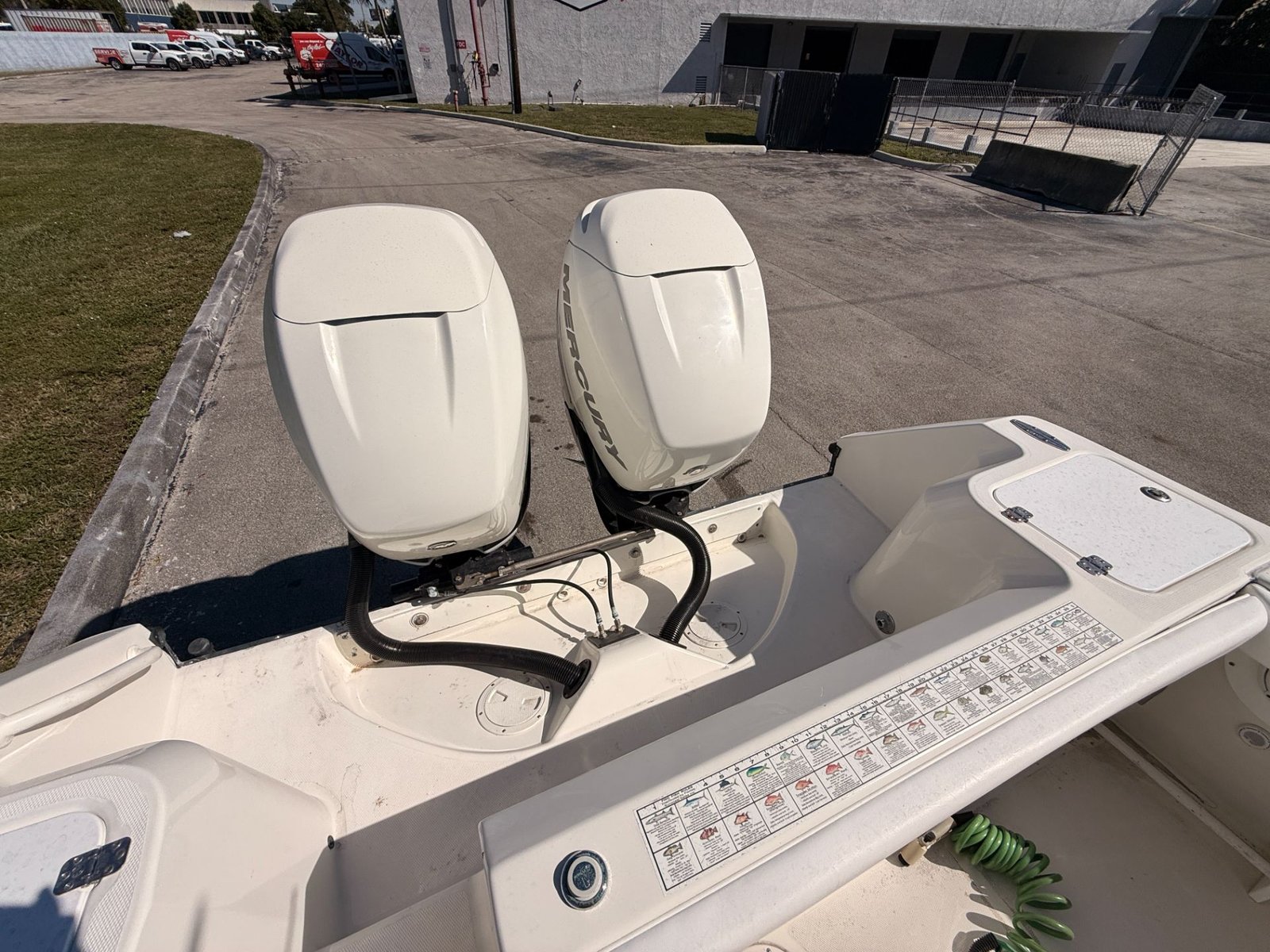 2004 Edgewater 265CC