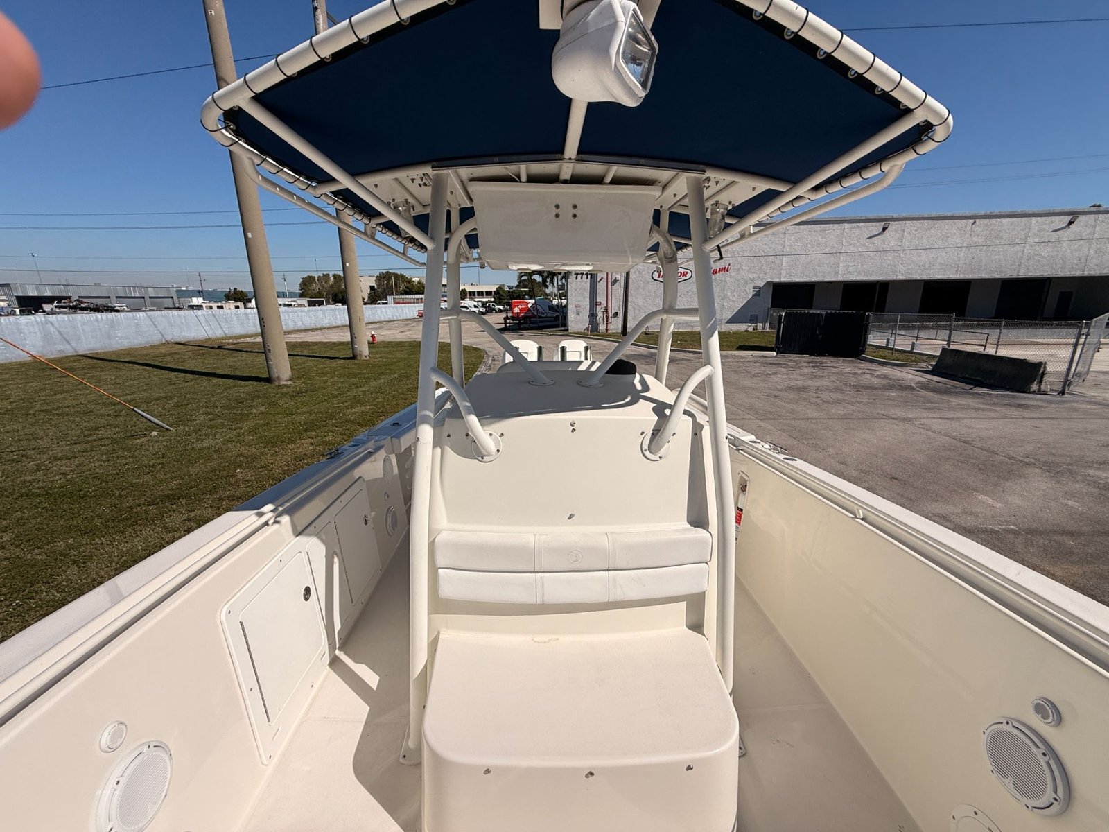 2004 Edgewater 265CC