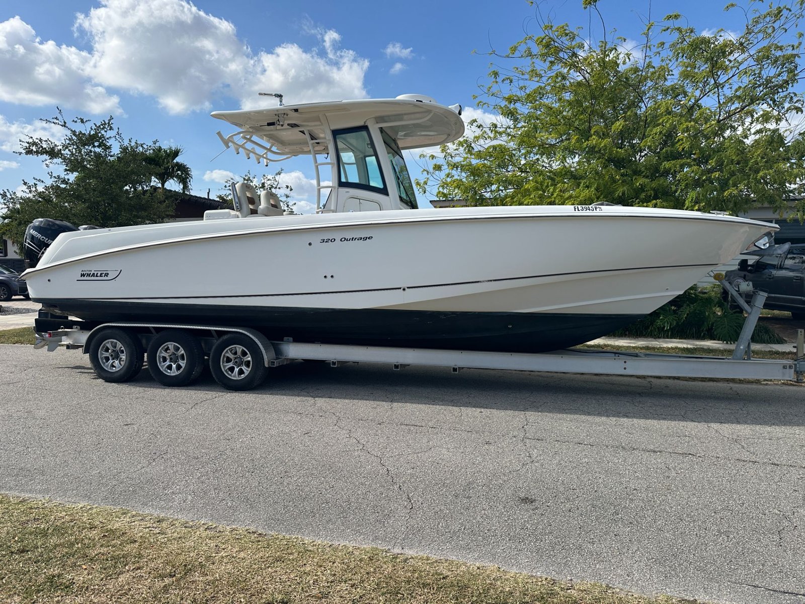 Boston Whaler 320 Outrage