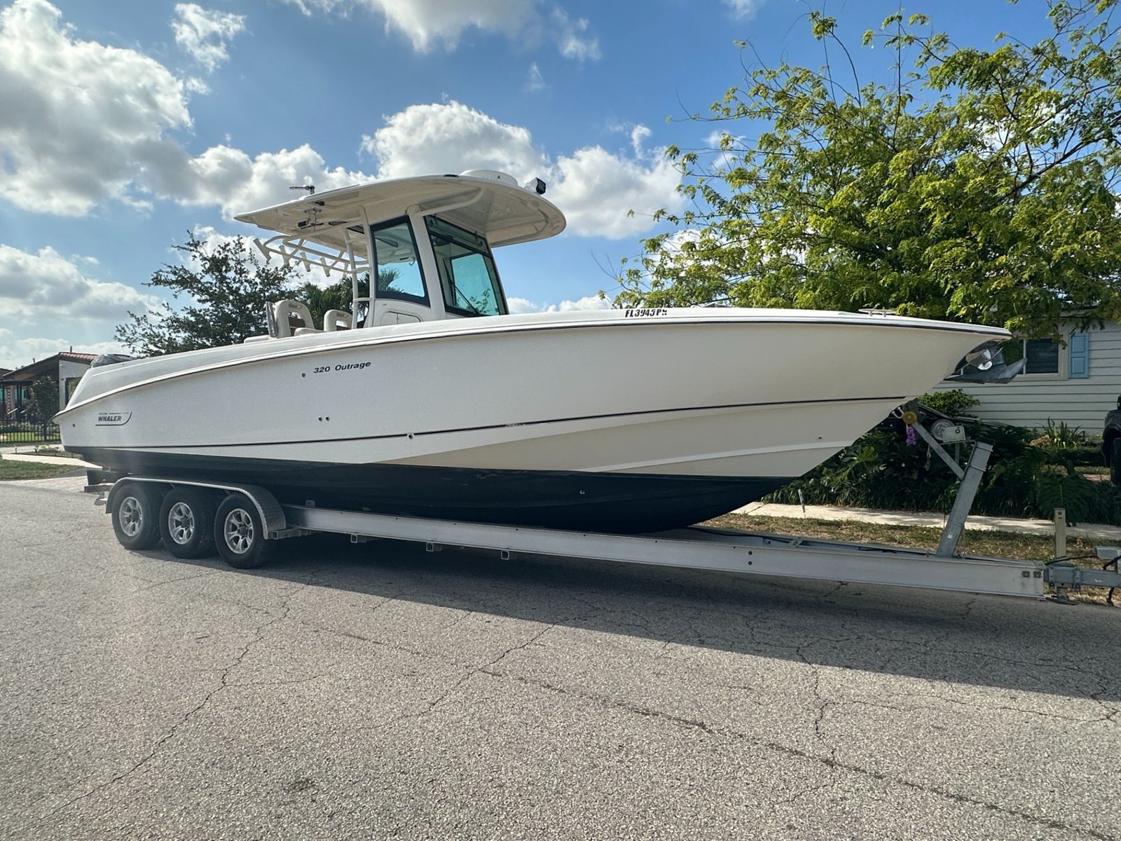 Boston Whaler 320 Outrage