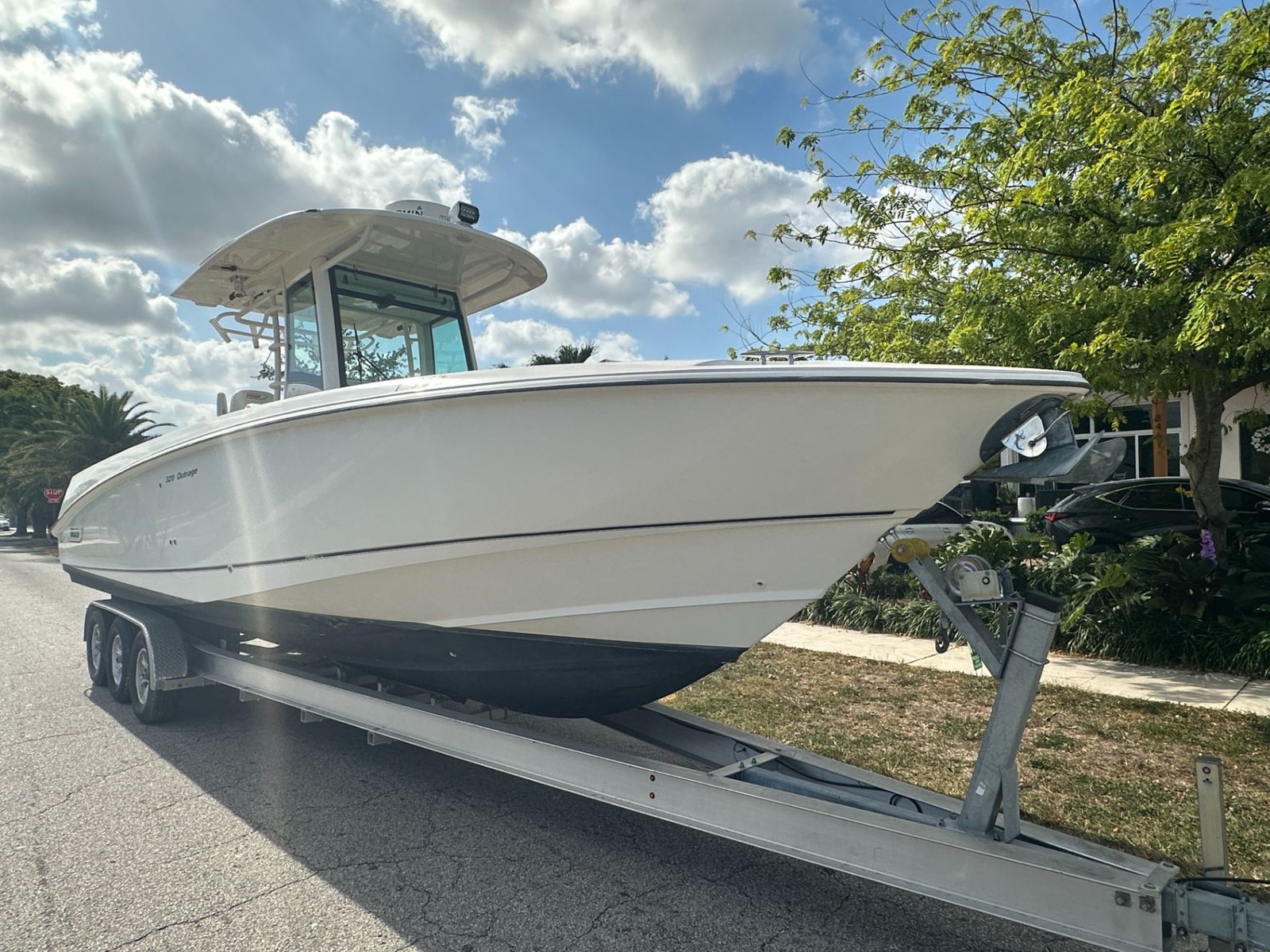 Boston Whaler 320 Outrage