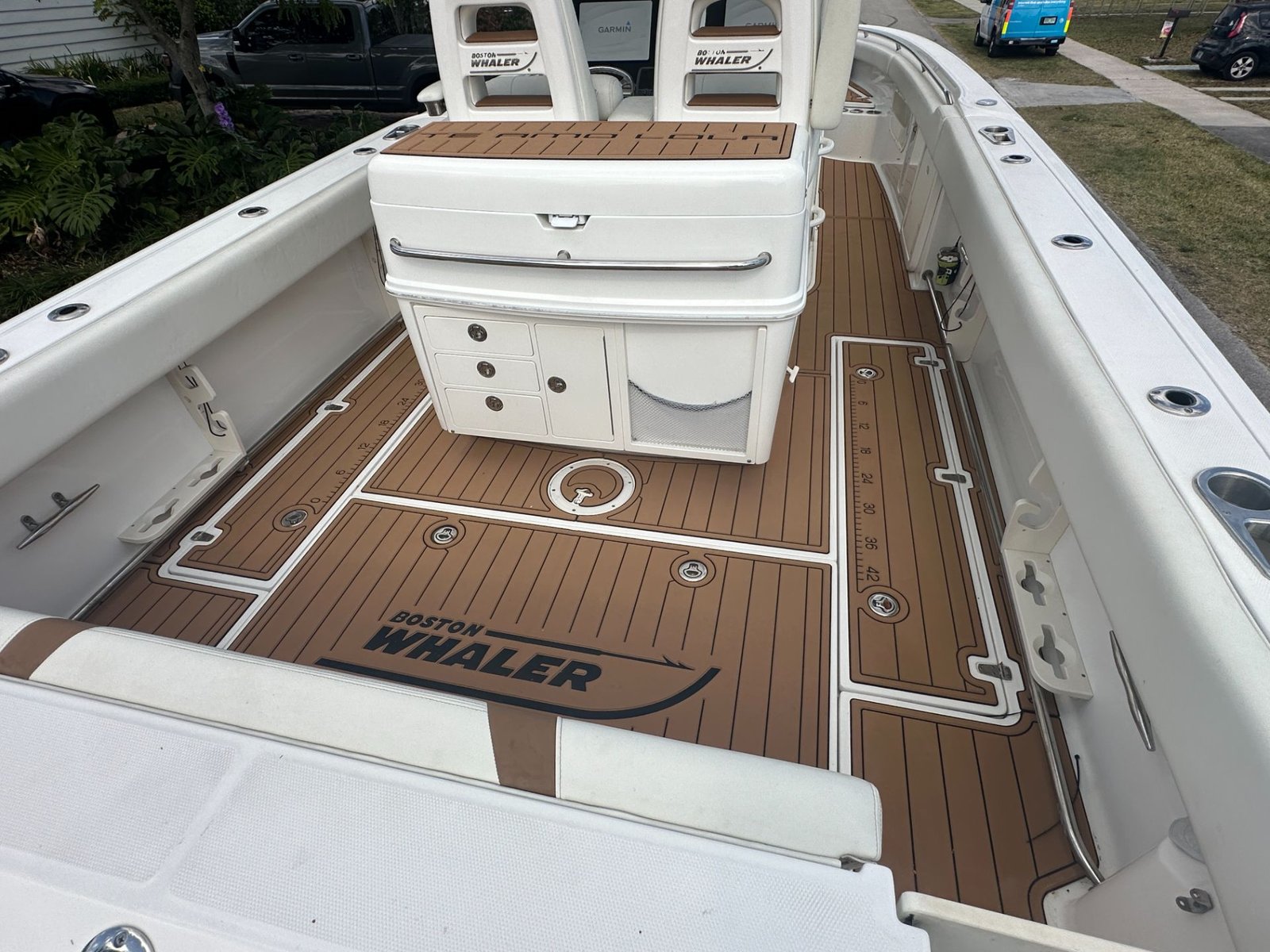 Boston Whaler 320 Outrage