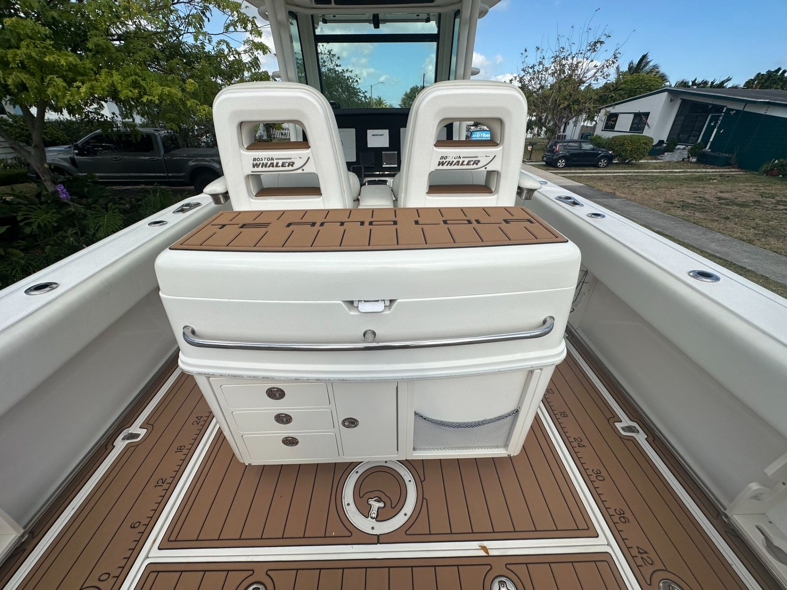 Boston Whaler 320 Outrage