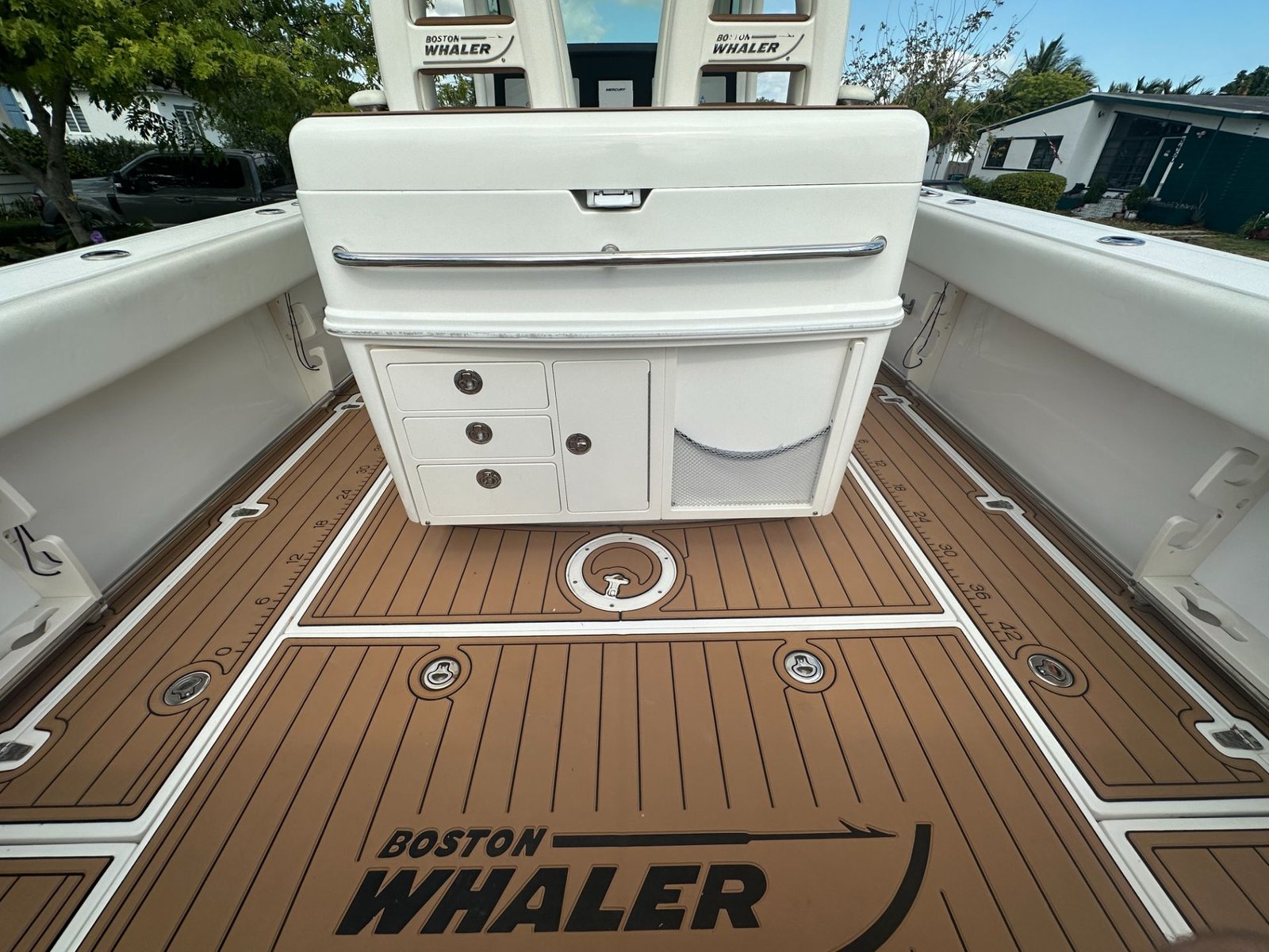 Boston Whaler 320 Outrage