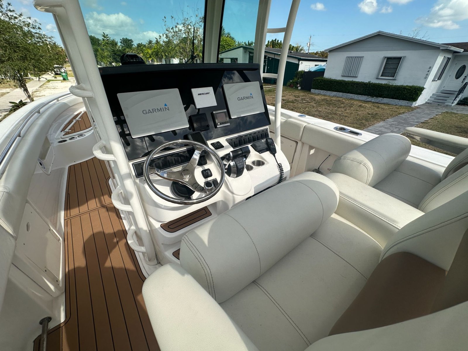 Boston Whaler 320 Outrage