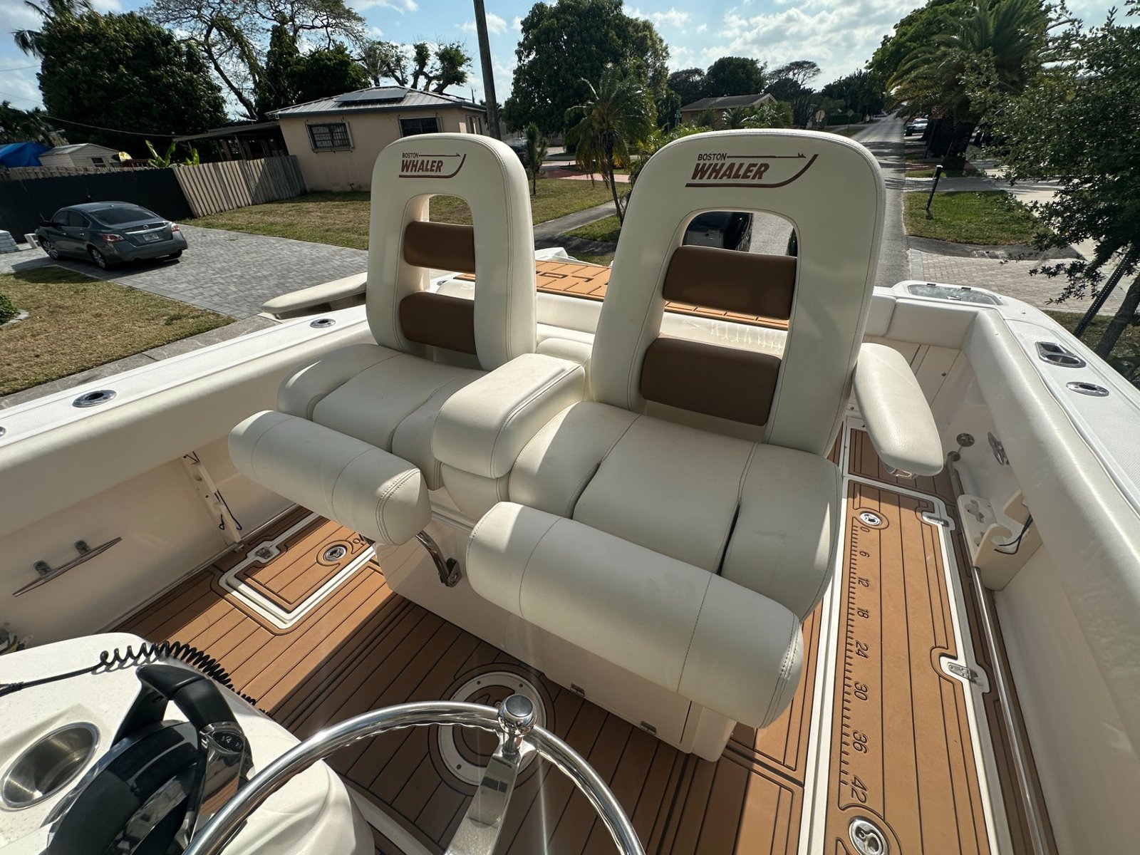 Boston Whaler 320 Outrage