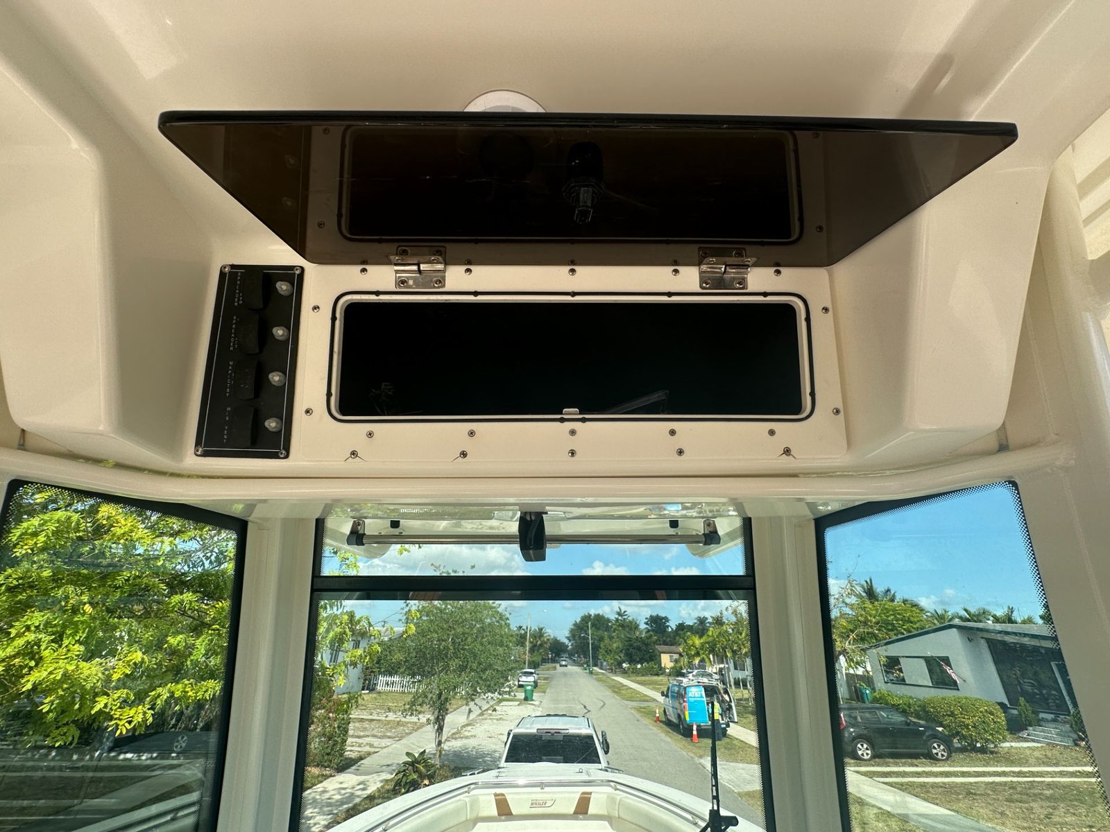 Boston Whaler 320 Outrage