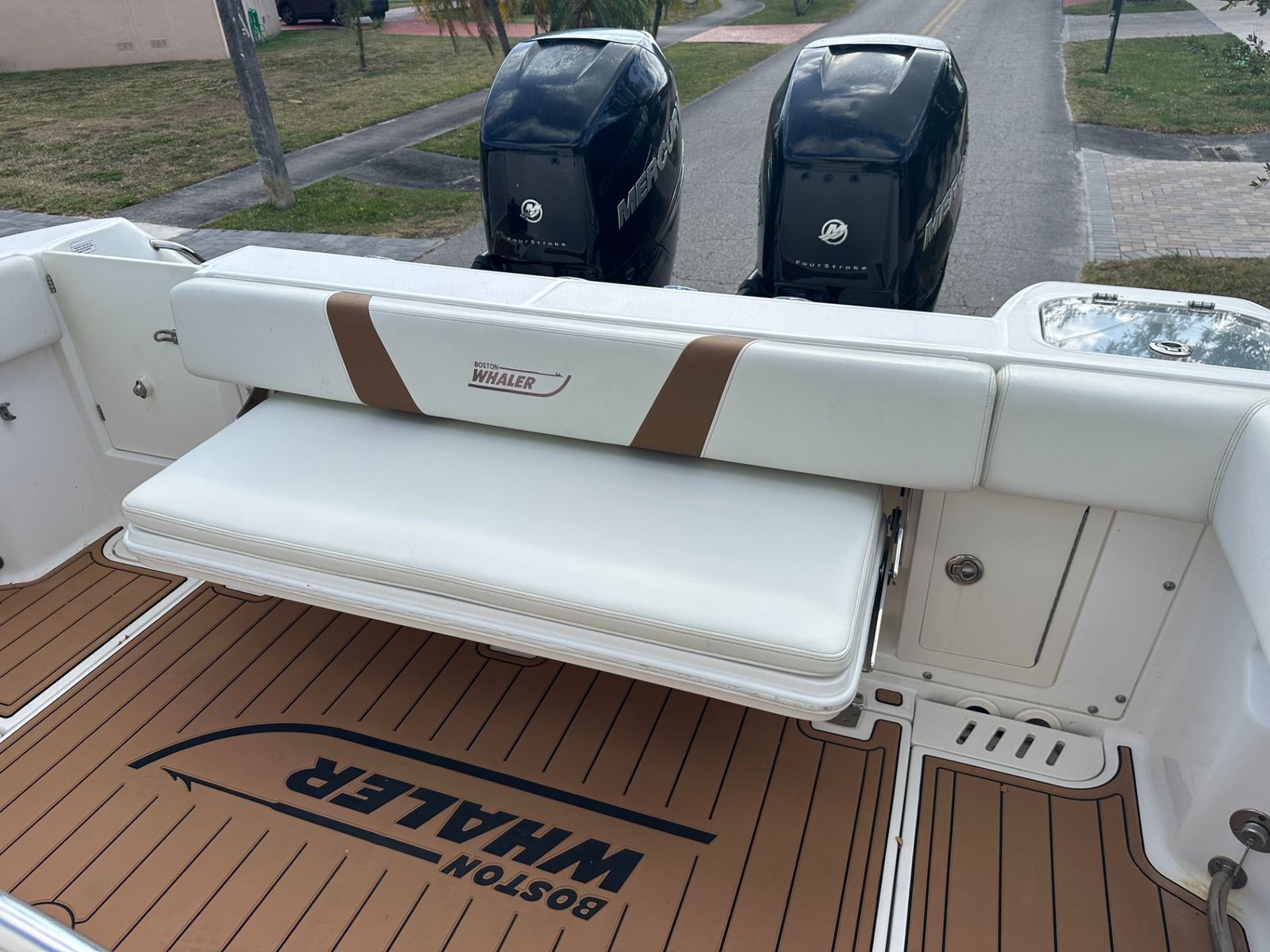 Boston Whaler 320 Outrage