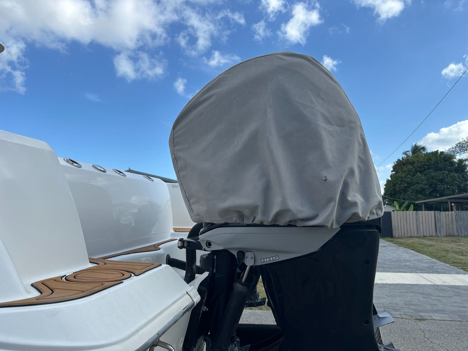 Boston Whaler 320 Outrage