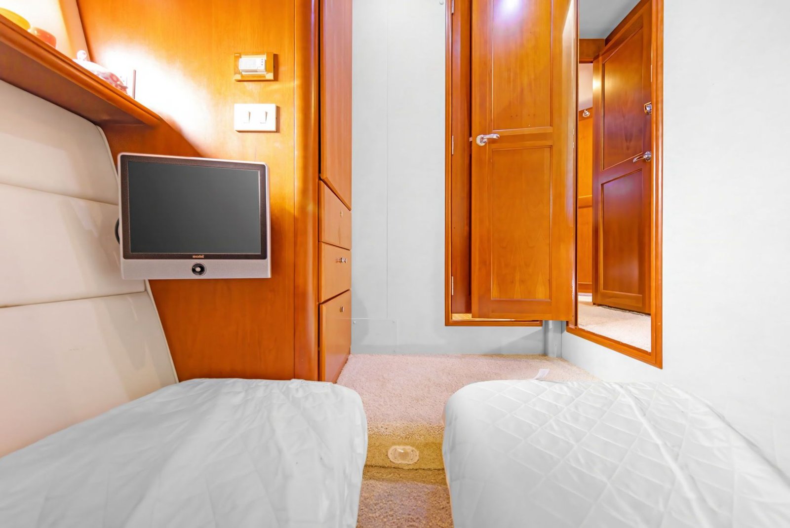 2007 Silverton 45 Convertible Powered by Twin Volvo Penta D12