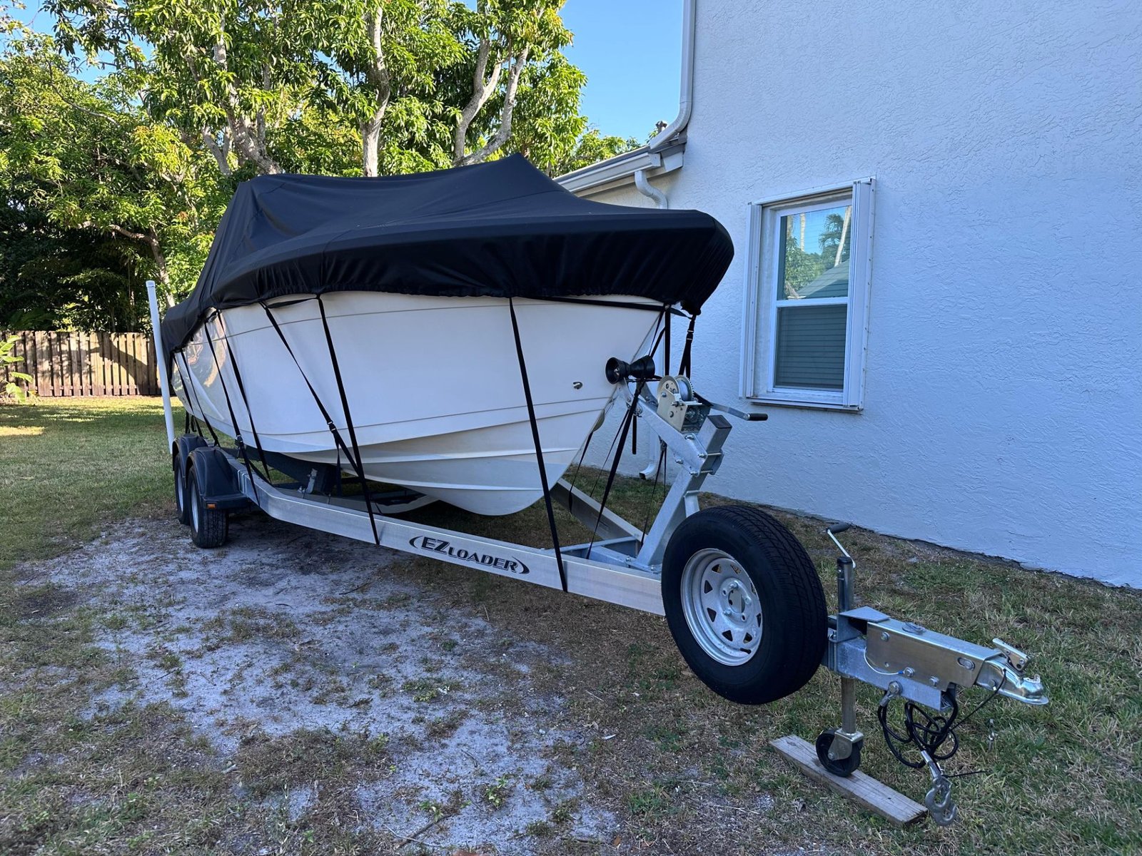 2022 Cobia 220 Dual Console powered by Mercury 200hp 4Strokes