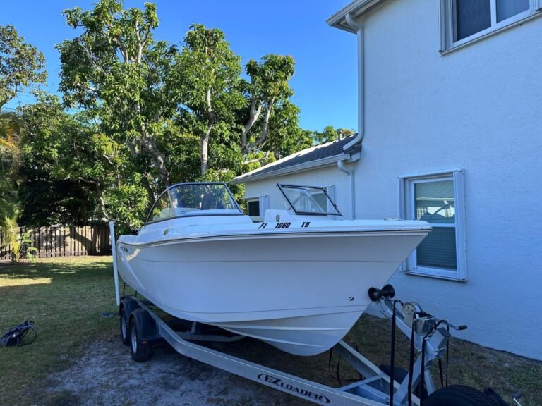 2022 Cobia 220 Dual Console powered by Mercury 200hp 4Strokes