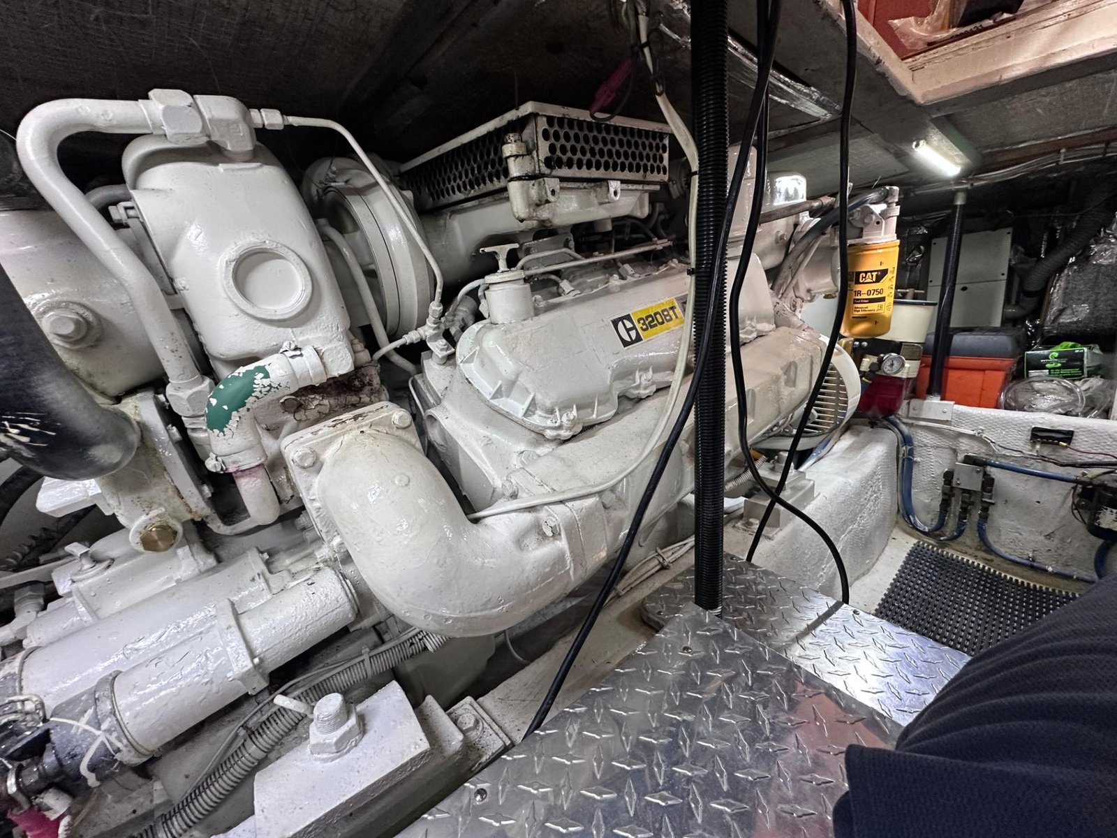 1989 Ocean Yachts 38SS powered by twin Caterpilar 3208TA