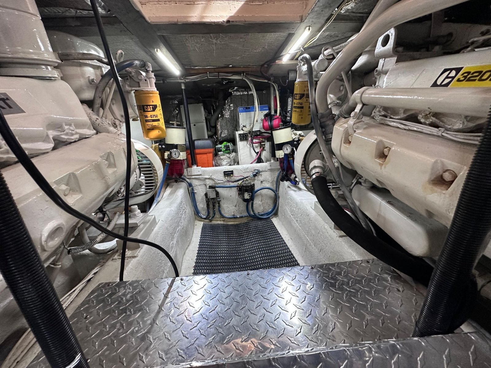 1989 Ocean Yachts 38SS powered by twin Caterpilar 3208TA