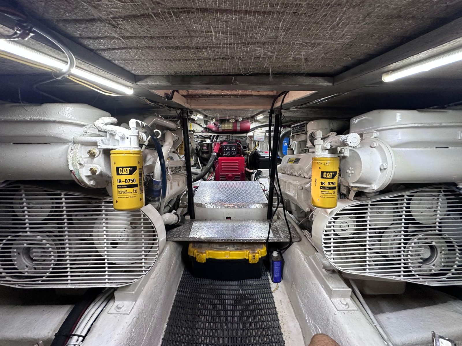 1989 Ocean Yachts 38SS powered by twin Caterpilar 3208TA