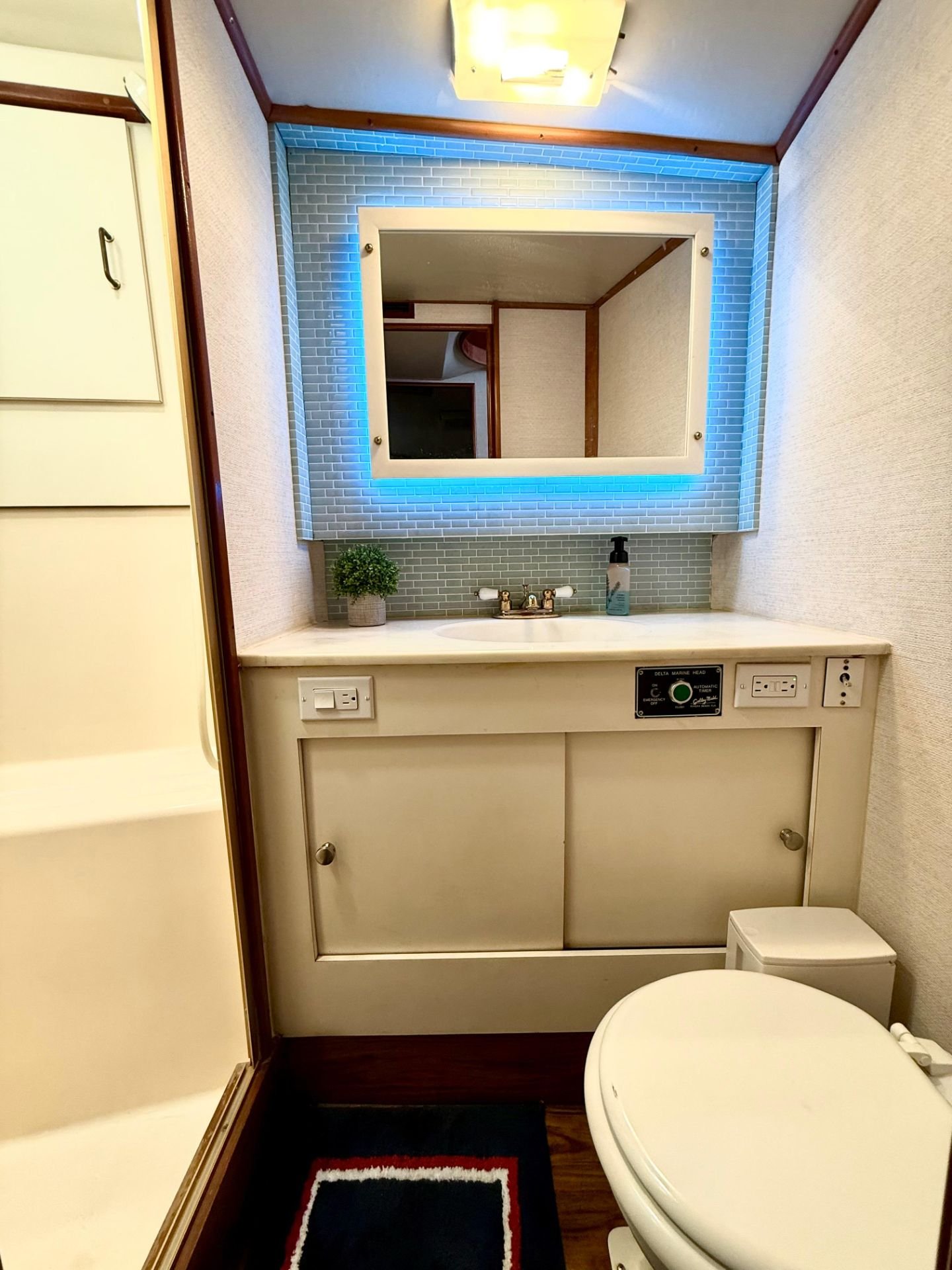 1989 Ocean Yachts 38SS powered by twin Caterpilar 3208TA