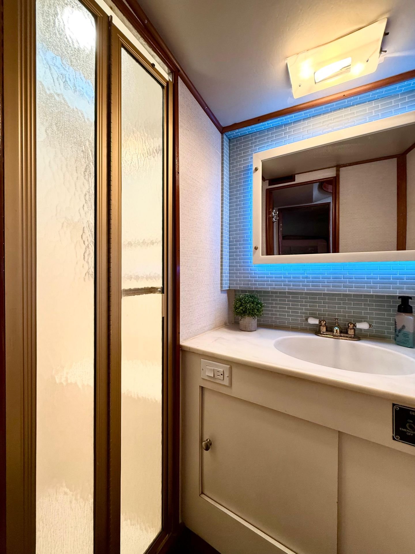 1989 Ocean Yachts 38SS powered by twin Caterpilar 3208TA