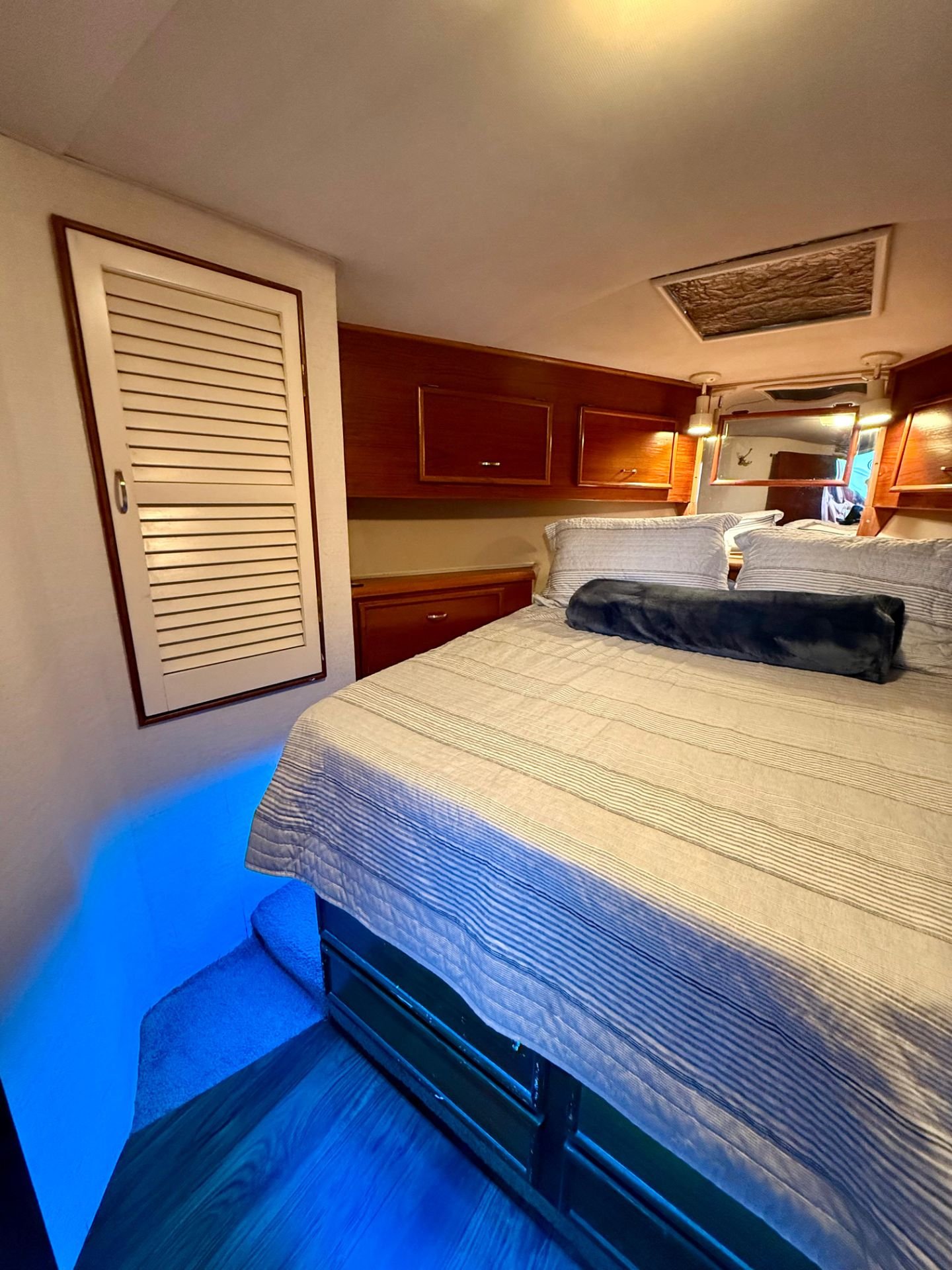 1989 Ocean Yachts 38SS powered by twin Caterpilar 3208TA