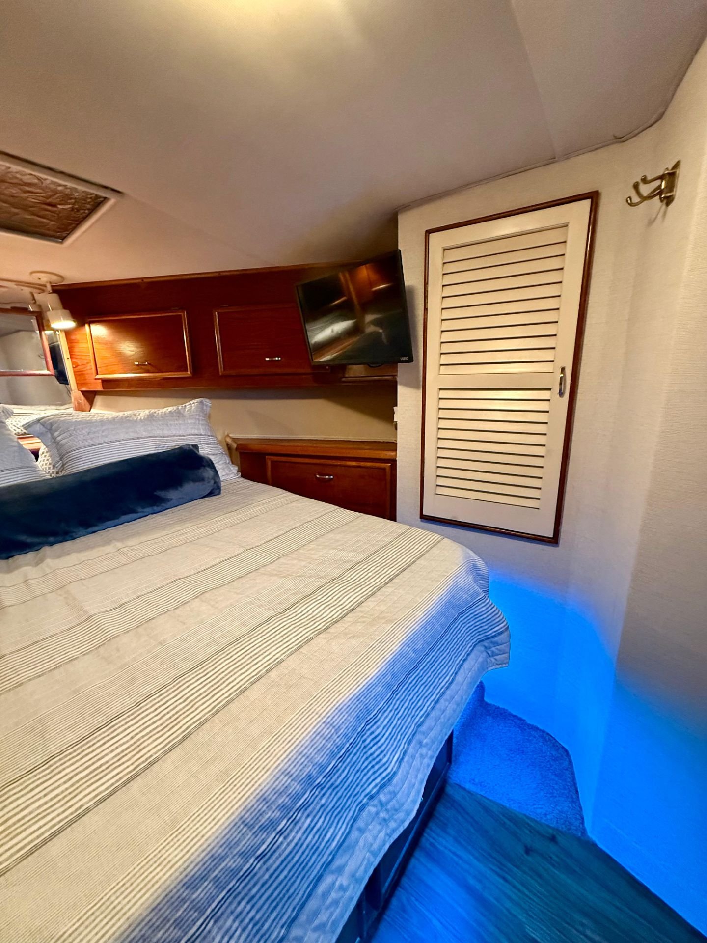 1989 Ocean Yachts 38SS powered by twin Caterpilar 3208TA