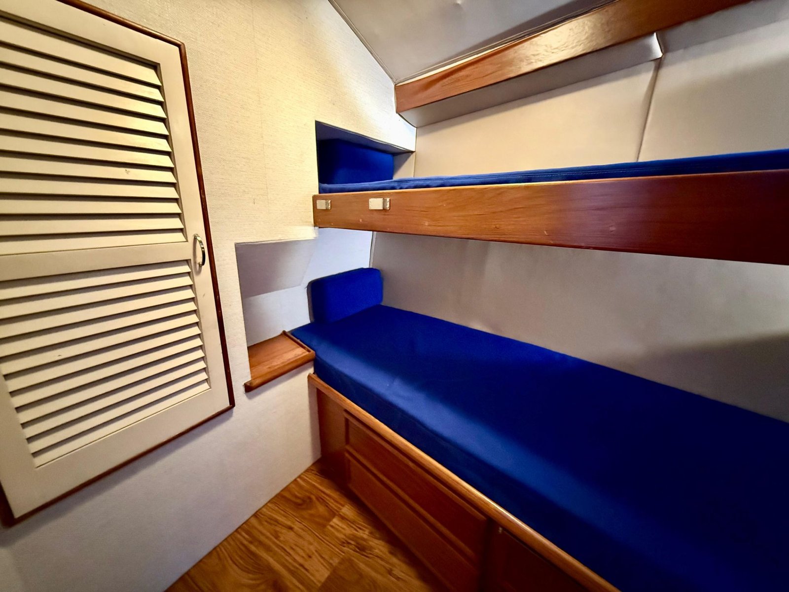 1989 Ocean Yachts 38SS powered by twin Caterpilar 3208TA