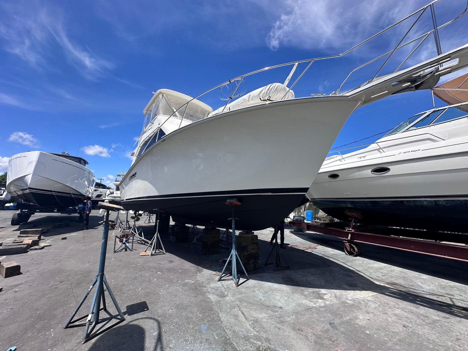 1989 Ocean Yachts 38SS powered by twin Caterpilar 3208TA