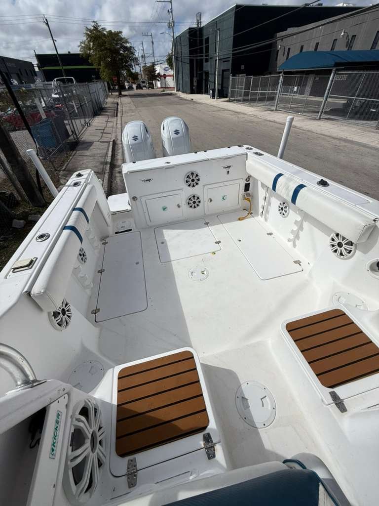 1999 Pro-Line 2610 Walkaround Powered by Twin 2023 Suzuki 200 Hp