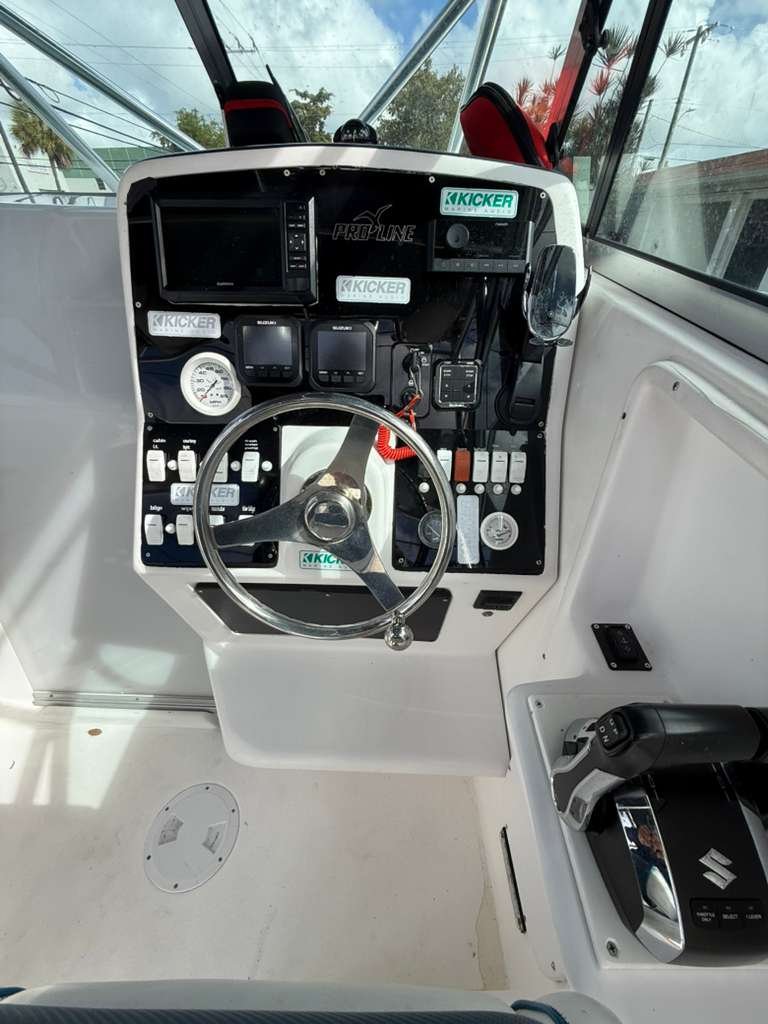 1999 Pro-Line 2610 Walkaround Powered by Twin 2023 Suzuki 200 Hp