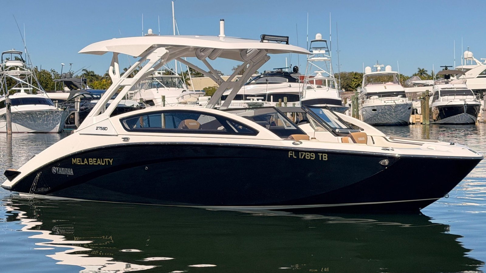 2022 Yamaha 275 SD bow view docked in Coconut Grove FL marina