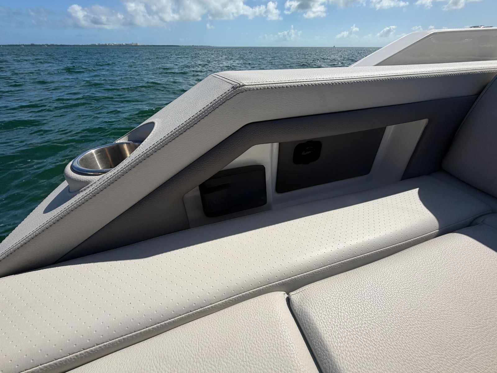 2024 Sea Ray 310 SLX Outboard powered by Twin Mercury 350hp V10