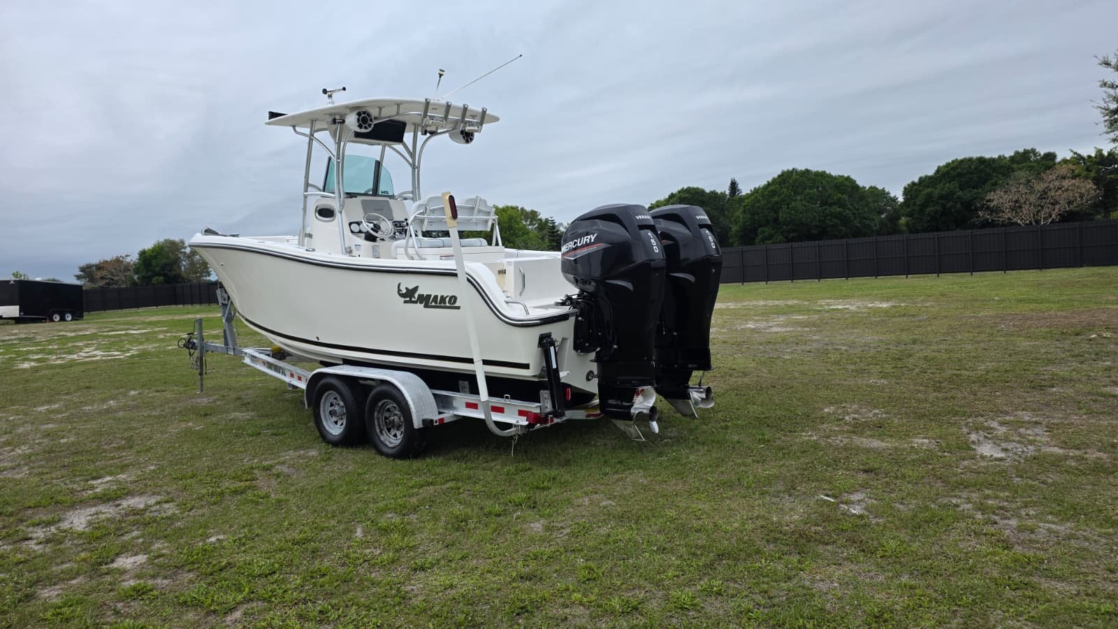 2014 Mako 234 CC powered by twin 150hp 4 Stroke